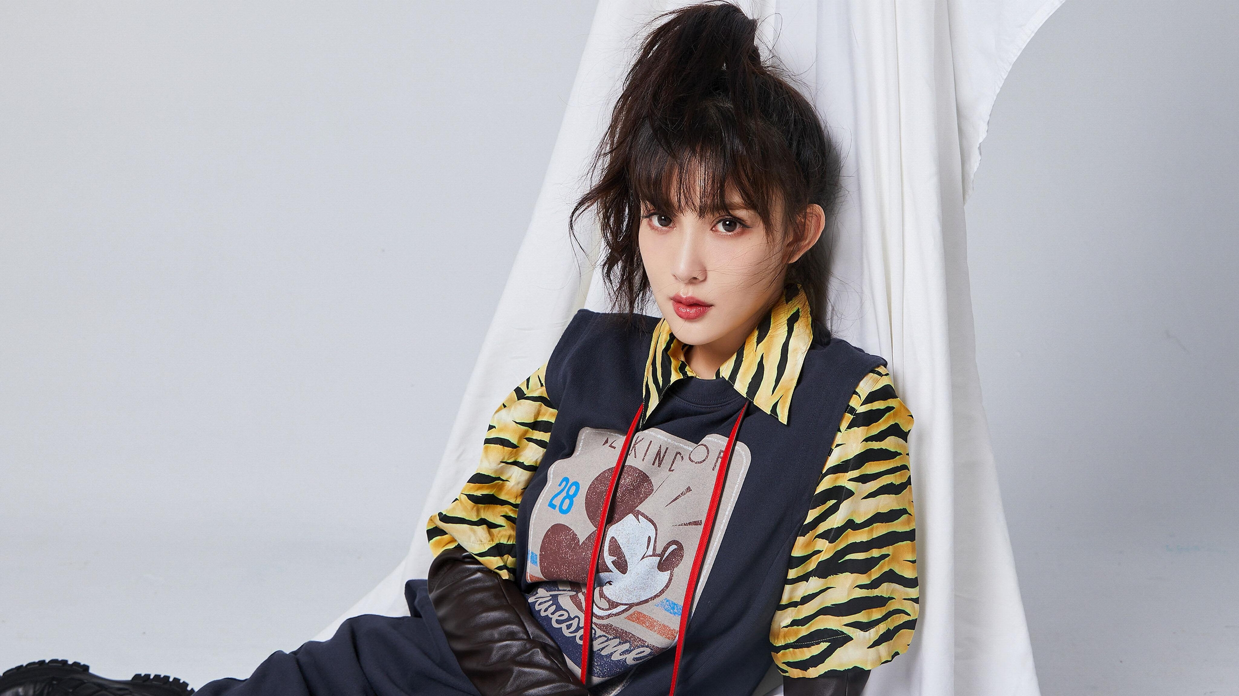 “足球公益跑活动在各大城市同步举行,凝聚人心”,足球公益活动标语