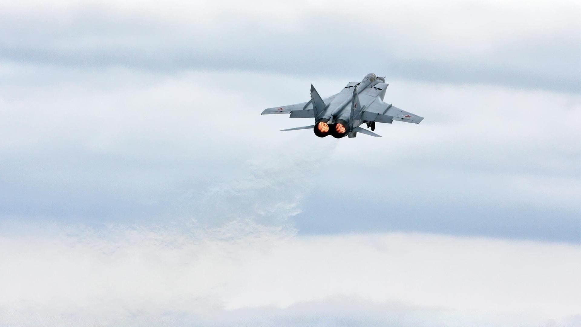 AYX GAME-争分夺秒！比赛节奏紧张，胜利前途未卜，比赛现场紧张激烈