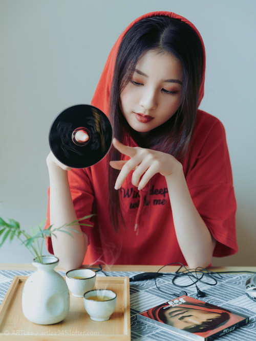 爱游戏在线登录入口-皇马客场1-1战平塞尔塔，积分榜领先优势扩大，皇马客场2比1塞尔塔