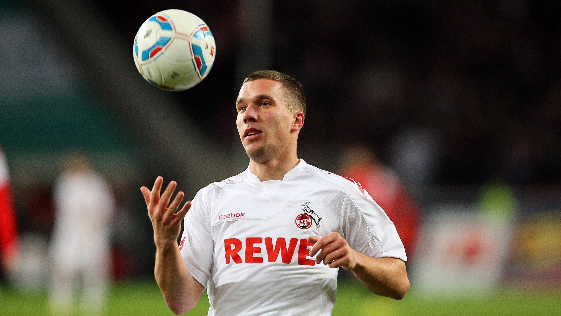 爱游戏电竞官网-潜力新星：年轻球员在比赛中的爆发表现，潜力型选手