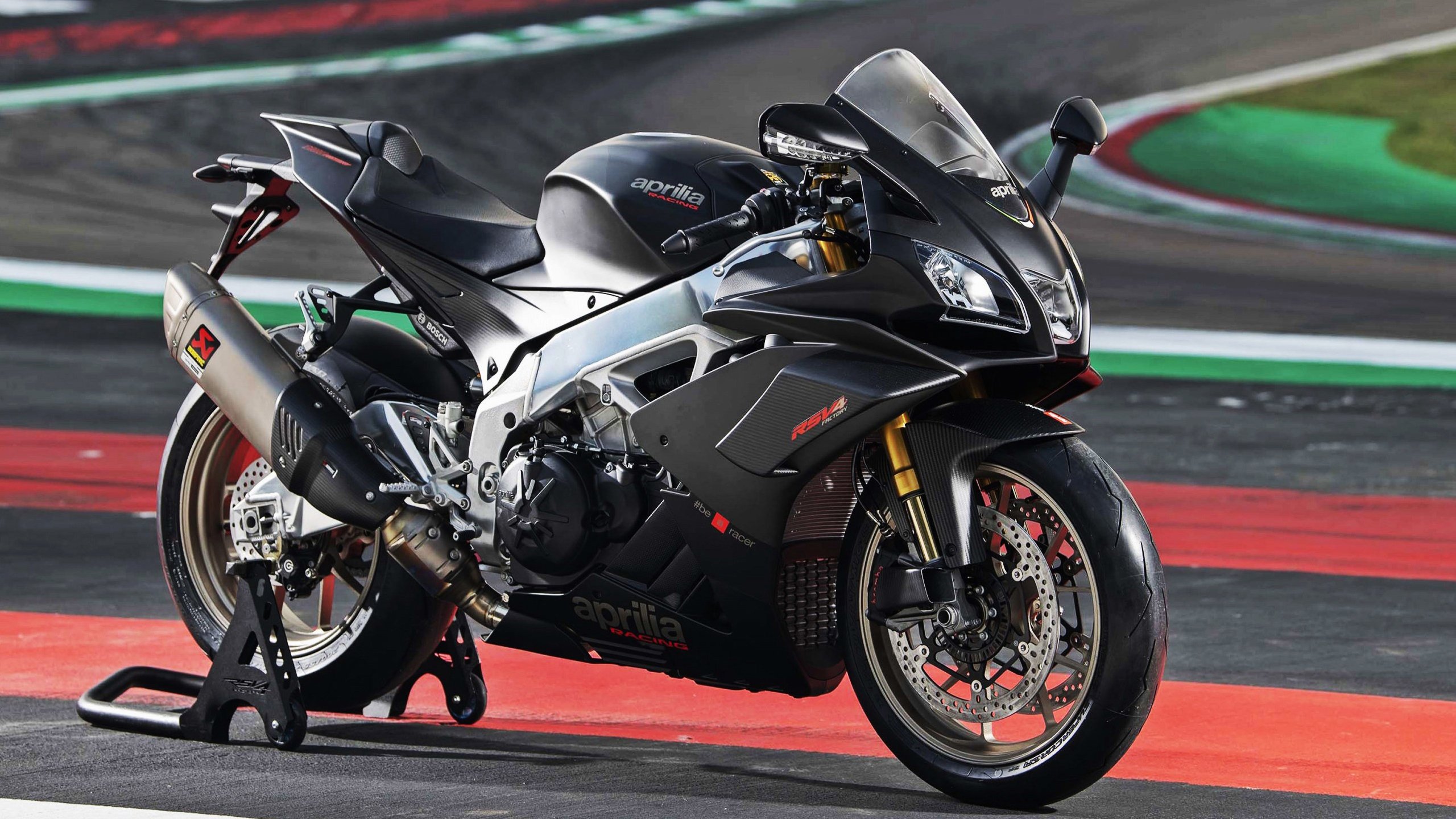 爱游戏体育-斯密斯：精确传球与视野判断让全黑队进攻节奏更具威胁，斯密斯夫妇采访